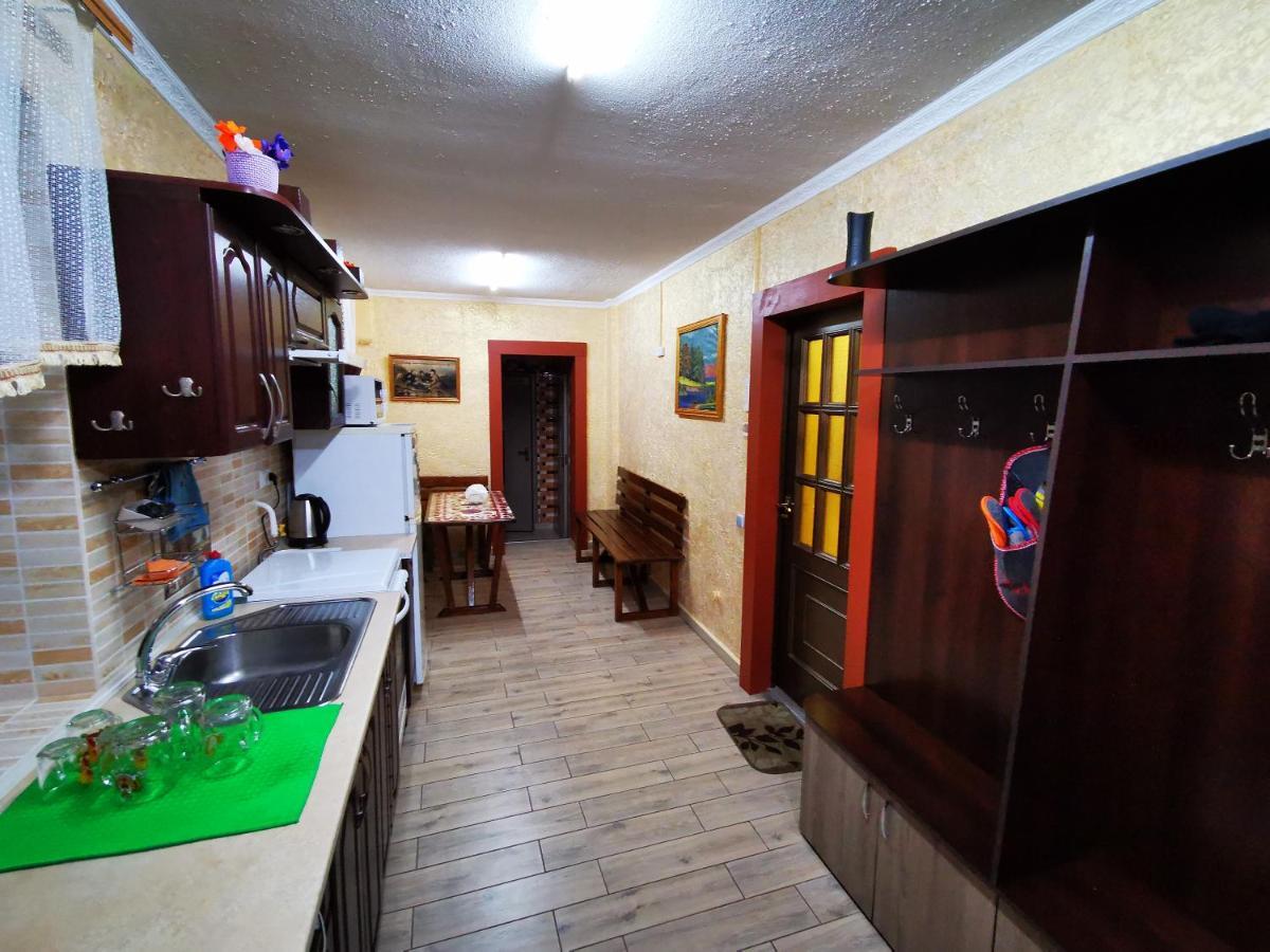 Міні Квартал Hotel Yahotyn Exterior foto
