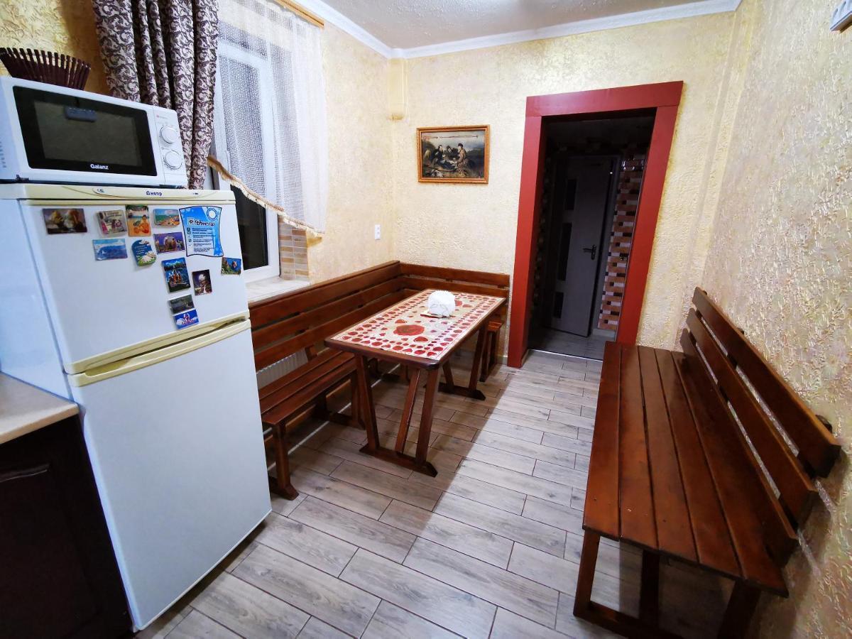 Міні Квартал Hotel Yahotyn Exterior foto